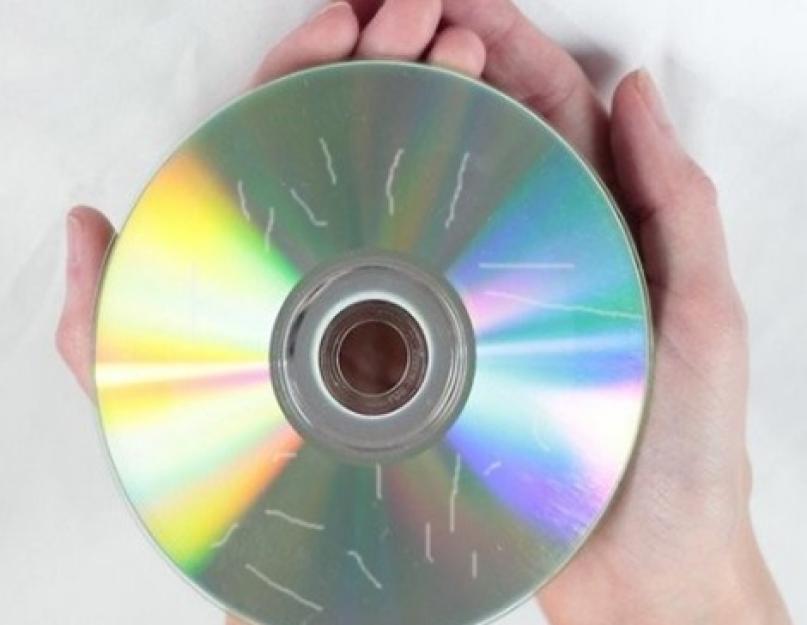 Remove cd. Почему диск кажется цветным. CD in.